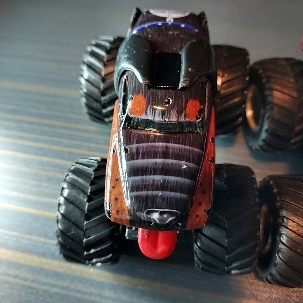 Hot Wheels Monster Jam Truck lot el matador and mutt Rottweiler